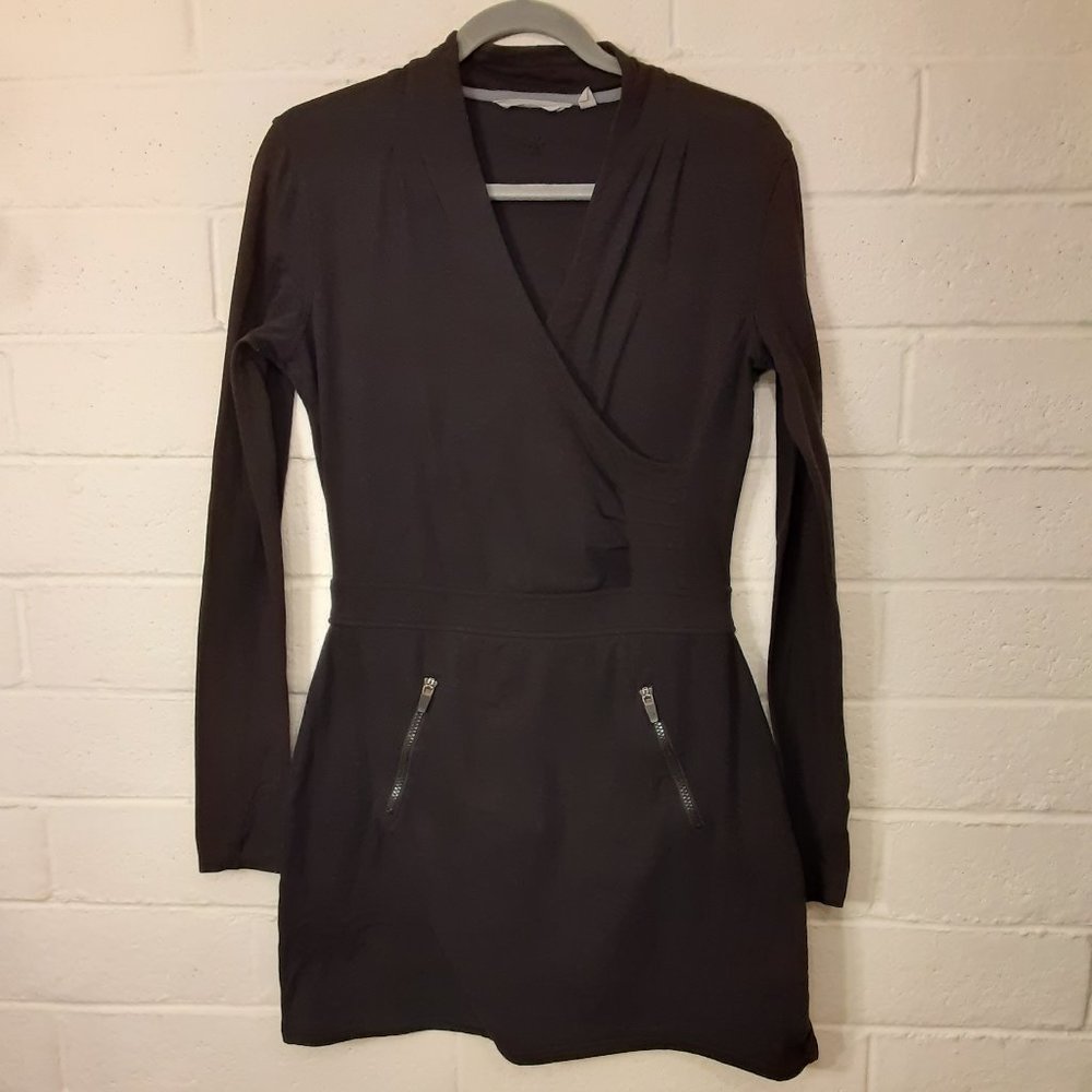 Woman's Athleta Black top size small